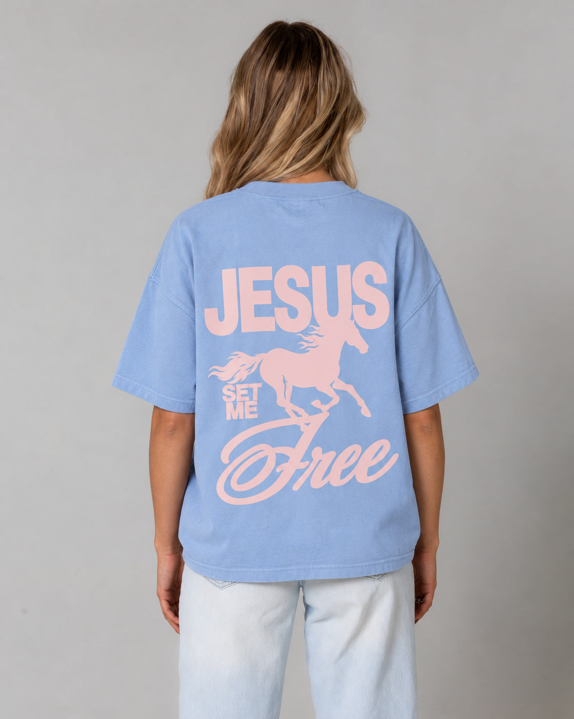 NEW || "Jesus Set Me Free" Tee Jesus Loves You